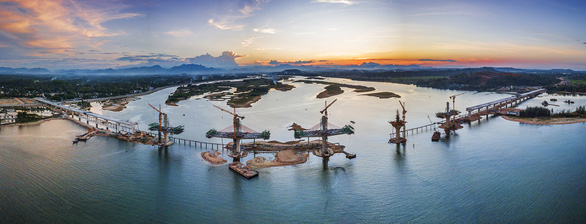 Cầu Cửa Đại nối qua sông Trà Khúc sẽ là điểm gạch nối quan trọng kết nối tuyến đường ven biển Dung Quất - Sa Huỳnh tạo động lực phát triển hướng biển cho Quảng Ngãi.